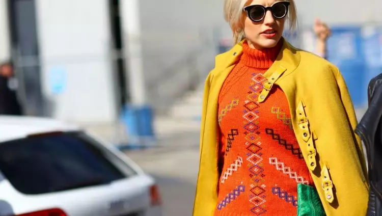 9 Mix and match outfit warna kuning mustard untuk ceriakan harimu