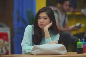 Isyana tertangkap kamera galau sendirian tanpa Jaz, kok bisa?