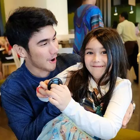 Selain ganteng, ini 6 bukti dokter Anton penyayang anak