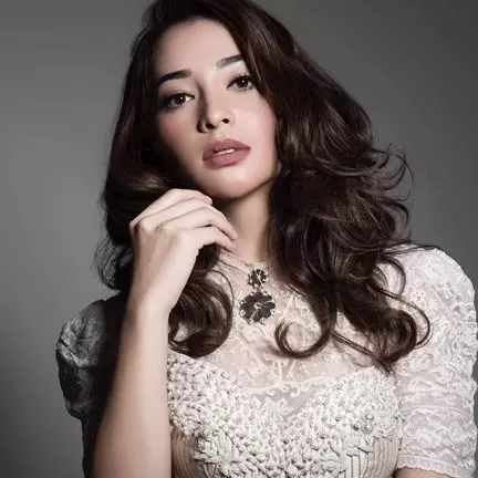 5 Seleb ini ditinggal mantan nikah duluan di tahun 2017, duh..