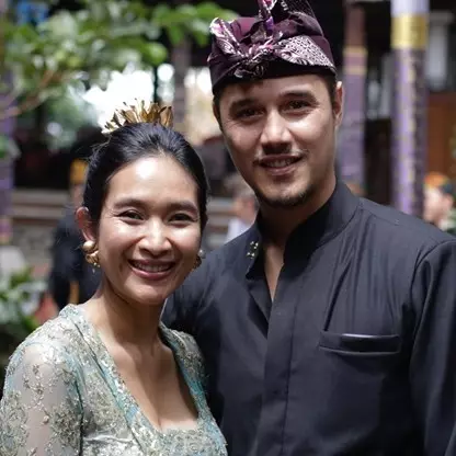 10 Pesona menawan Tjok Gus, suami Happy Salma yang hot papa banget