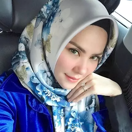 Dekat dengan Vicky Prasetyo, ini 10 gaya terkini Angel Lelga