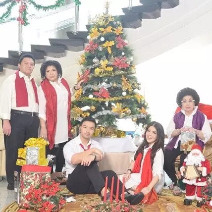 12 Potret perayaan Natal selebriti Tanah Air, penuh sukacita