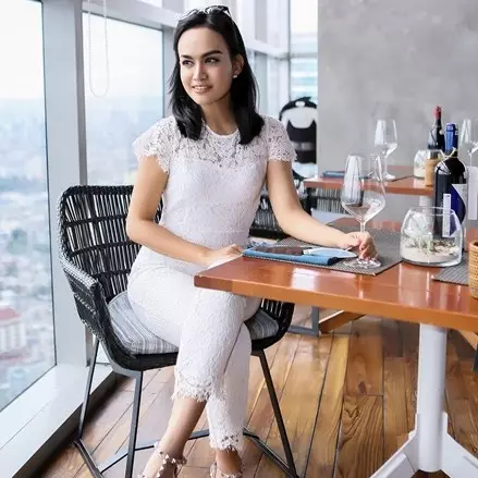 10 Potret cantik Sitta Kusuma, dosen yang bikin mahasiswa rajin kuliah