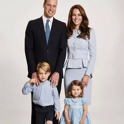 Ada yang aneh di kartu Natal keluarga Pangeran William, bisa temukan?