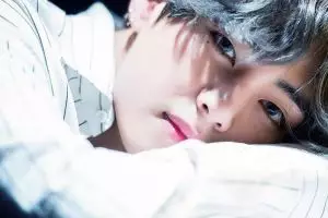 10 Potret memesona V BTS, pria paling ganteng tahun 2017