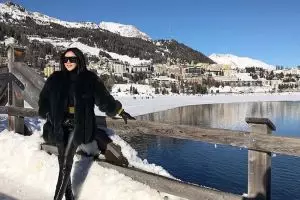 7 Momen liburan Syahrini di Swiss, ada yang sampai terpeleset 