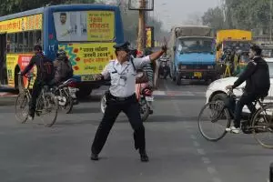 Begini aksi polisi joget moonwalk atur lalu lintas, gokil parah