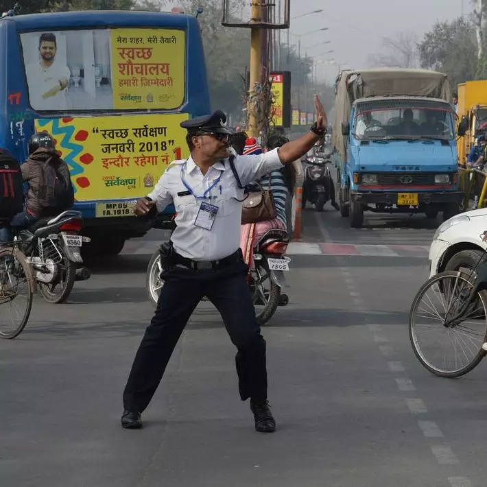 Begini aksi polisi joget moonwalk atur lalu lintas, gokil parah