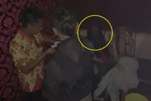 Heboh pemandu karaoke dikira hantu, aslinya bikin ngakak