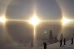 Fenomena Halo layaknya ada 3 matahari ini spektakuler, bikin merinding