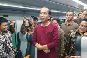 5 Momen Presiden Jokowi pakai kaos oblong, bahkan di acara resmi