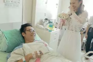 Kisah haru wanita lamar kekasihnya yang kakinya akan diamputasi