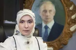 5 Pesona Aina Gamzatova, hijaber yang tantang Putin di Pilpres Rusia