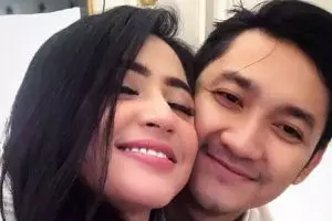10 Momen Dewi Perssik pamer kemesraan dengan suami, bikin ngiri