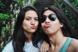 Pasangan LDR lintas negara, ini 10 gaya pacaran El Rumi & Marsha Aruan