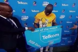 Jadi pemain terbaik, 4 hadiah pesepak bola ini malah bikin ngakak