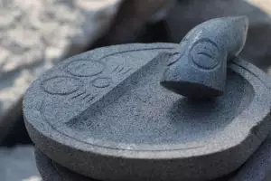 Cobek batu unik ini viral, bentuknya tokoh-tokoh kartun