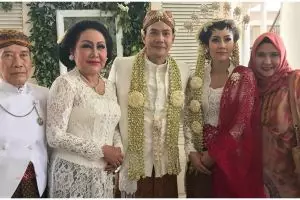 Sah jadi suami-istri! Ini 6 potret haru pernikahan Ardina Rasti