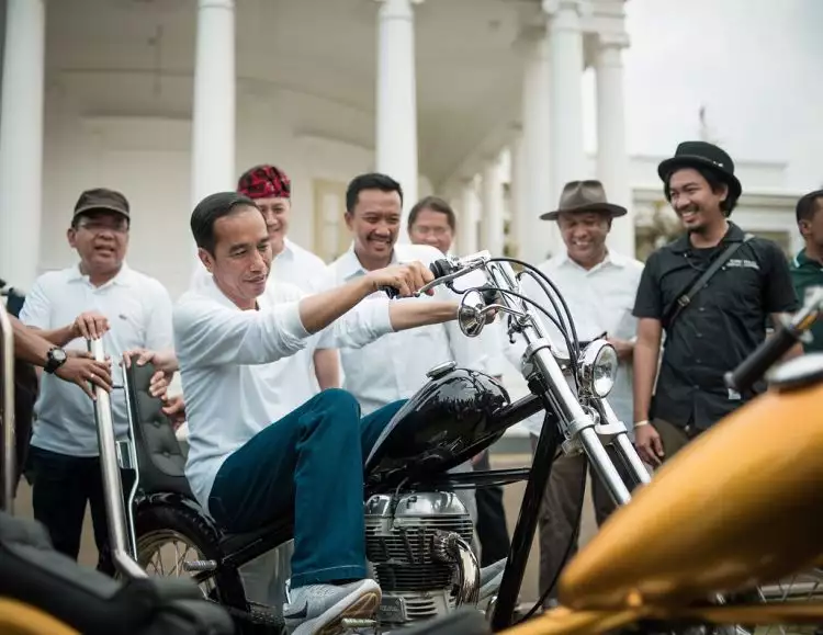 4 Gaya Jokowi naik motor, dari trail hingga moge