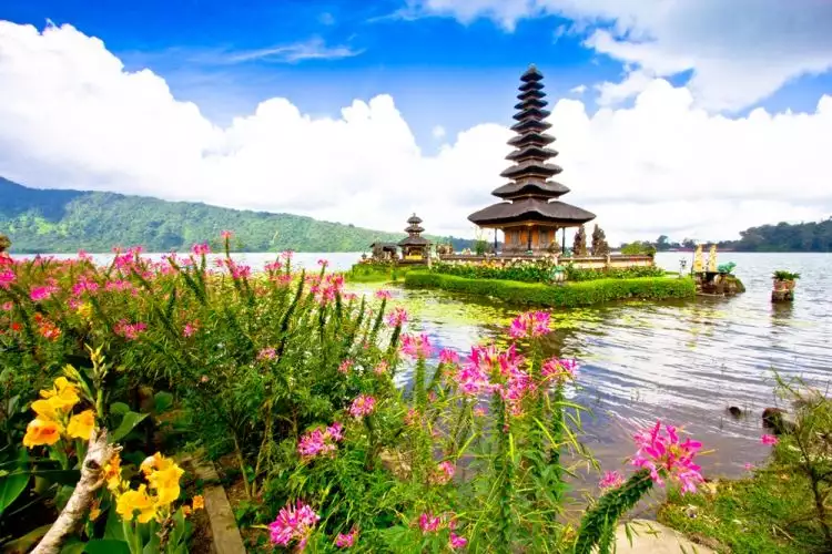 Tak cuma pantai, 7 spot wisata Bali ini bikin travelingmu makin syahdu
