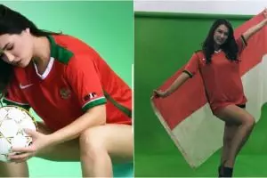 Maria Ozawa pamer keseksian saat pakai jersey timnas Indonesia