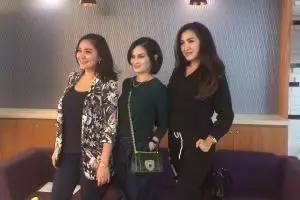 Dikenal glamor, siapa sangka Liza Natalia suka berburu barang preloved