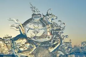 8 Karya ukir es ini detail banget, bernilai seni tinggi