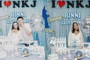10 Momen keseruan baby shower Rinni Wulandari, disambut dengan tarian