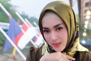 Sebut sakitnya tak wajar, Tiara Dewi unggah foto gumpalan darah hitam
