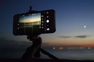 Tak perlu DSLR, ini 5 trik memotret gerhana bulan pakai smartphone