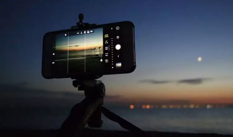 Tak perlu DSLR, ini 5 trik memotret gerhana bulan pakai smartphone