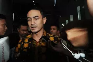 7 Kontroversi Zumi Zola, ngamuk di rumah sakit hingga tersangka KPK