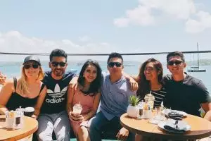 Tak punya squad di Tanah Air, ini 5 foto Ayu Ting Ting bareng sahabat