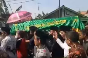 Kisah guru di Sampang dianiaya siswa hingga meninggal ini menyedihkan