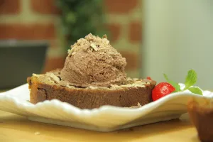 Manisnya menggigit, ini cara mudah bikin bolu pisang Kit Kat