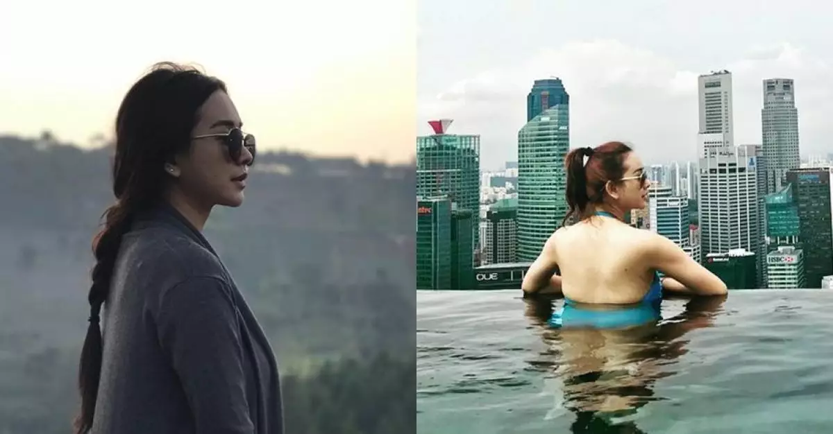 5 Momen Aura Kasih pamer tubuh mulusnya di kolam renang