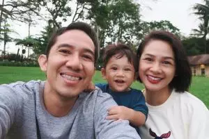 5 Seleb ini bertemu pacar berkat media sosial, ada yang menikah