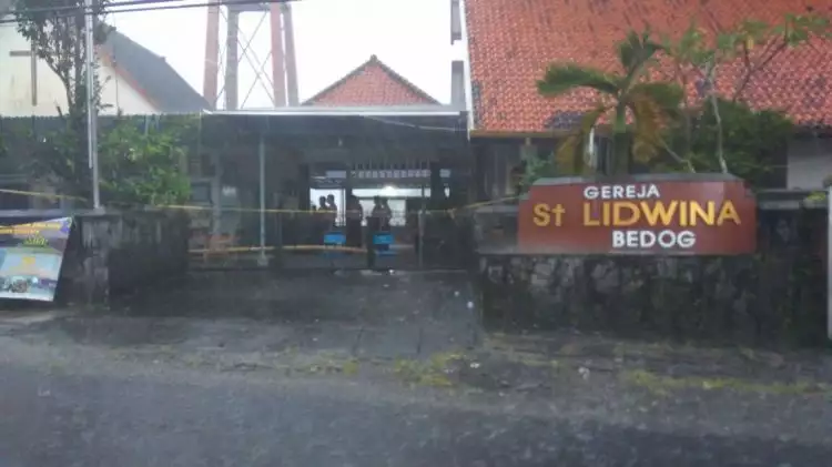 Foto terkini Gereja St. Lidwina Sleman yang diserang pagi tadi