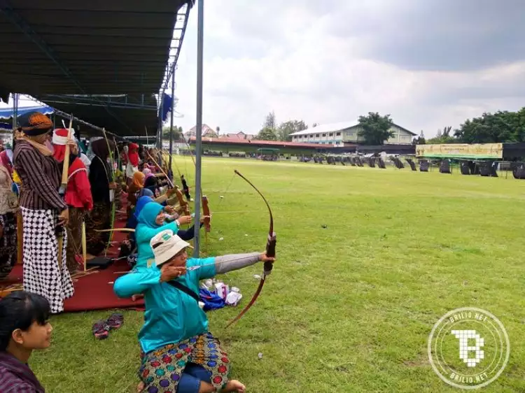 Merawat Jemparingan, panahan tradisional khas Mataram berbusana Jawa