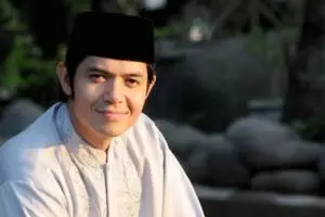 5 Seleb ganteng ini perankan tokoh ustaz di sinetron, bikin hati adem