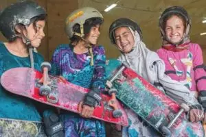 10 Potret skater cewek di Afghanistan, tetap ceria apapun kondisinya
