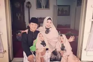 10 Pesona Novita Hardiny, istri wakil bupati Trenggalek yang stylist