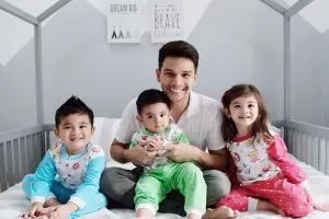 8 Gaya fashion ala Zayn, anak Jonathan Frizzy yang stylish sejak kecil