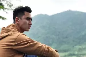 Penampilan baru Verrel Bramasta bikin heboh warganet, mirip siapa?