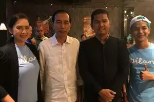 7 Momen Jokowi nonton film Dilan 1990, nostalgia masa SMA
