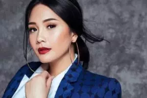 Unggah foto pakai mukena, Nagita Slavina didoakan segera berhijab