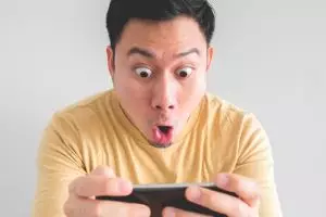 Tak disadari, 7 kebiasaan kocak ini kamu lakukan saat beli HP baru