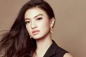 Raline Shah unggah video iklan sampo, warganet fokusnya ke 'belahan'