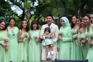 10 Potret cantiknya bridesmaids pernikahan Chicco & Putri Marino